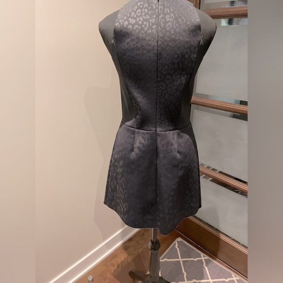 Maje - Black Leopard Print Scuba Knit Dress W/ Keyhole Neckline Sz 4-6 - Picture 6 of 9